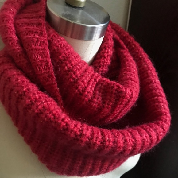 Classic Vintage Red Sparkle Infinity Loop Chunky Scarf - Picture 4 of 7